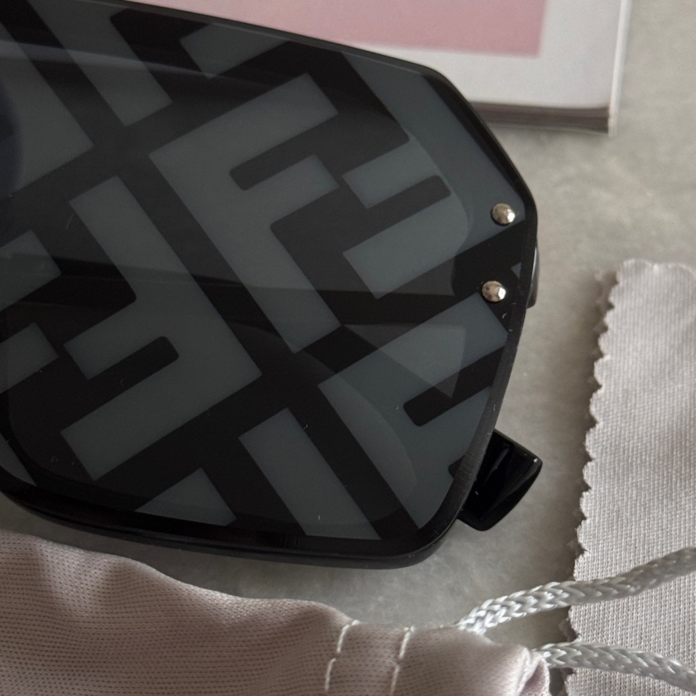NIB FF Black Shield Sunglasses - Picture 3 of 5